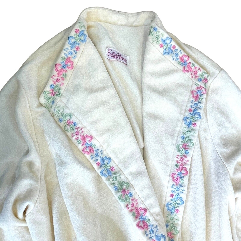 Vtg Evelyn Pearson Lounge Robe Women M Ivory Embroidered Trim Soft 44" Wide Back - Picture 2 of 11